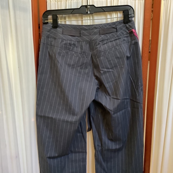 Cabi Nob Hill Pinstripe Crop Capri Pants Gray/White #852 Size 4 - Picture 3 of 7